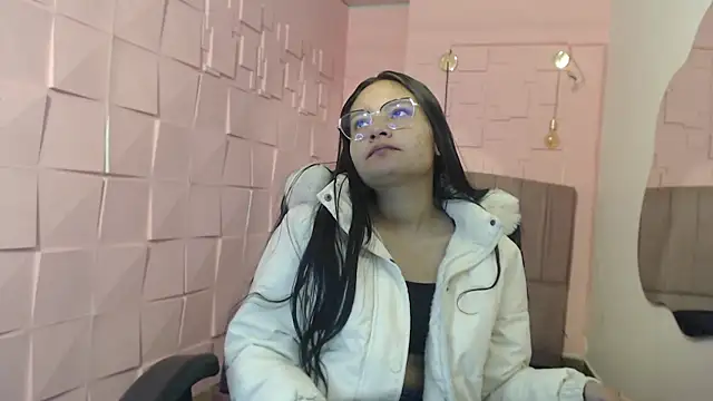 Snapshot of _kita chatting on 10.25.25 kita online show from 10.25.25