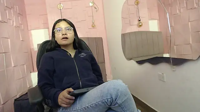 Snapshot of _kita chatting on 10.28.25 kita online show from 10.28.25