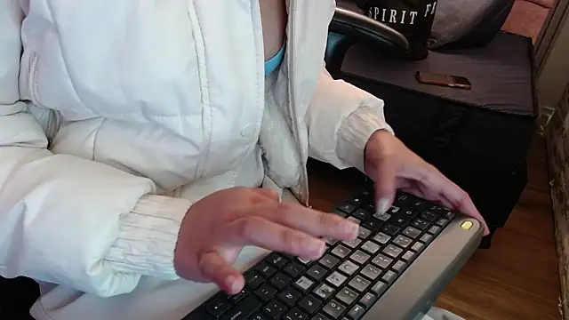 Snapshot of _kita chatting on 11.14.25 kita online show from 11.14.25