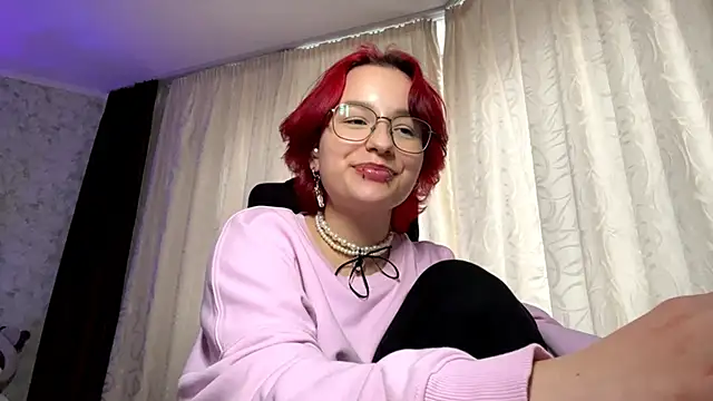 Snapshot of TheaBertch chatting on 10.11.25 TheaBertch online show from 10.11.25