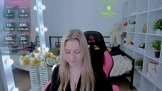 Lulu   Moon online show from 10.29.25