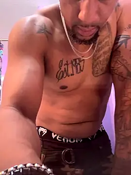 Snapshot of MrDLlongcrippler10inch chatting on 11.02.25 MrDLlongcrippler10inch online show from 11.02.25