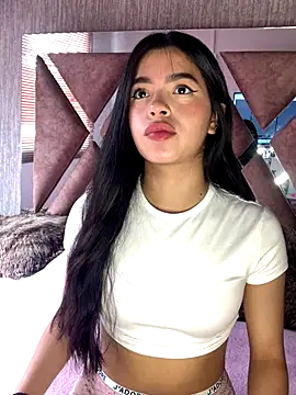 LunaMoore Pink online show from 10.17.25