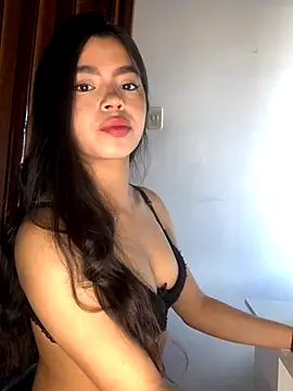 LunaMoore Pink online show from 10.18.25