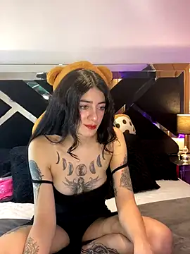 Snapshot of Moon_Magic chatting on 10.23.25 Moon Magic online show from 10.23.25