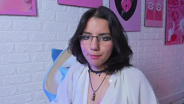 HollyPeach online show from 11.13.25