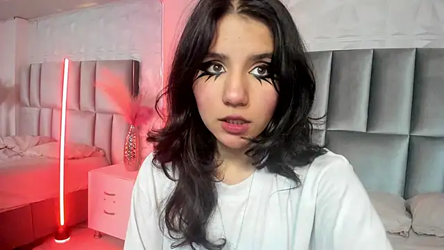 HollyPeach online show from 02.11.26