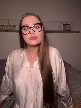 xSlavicDollx online show from 10.15.25