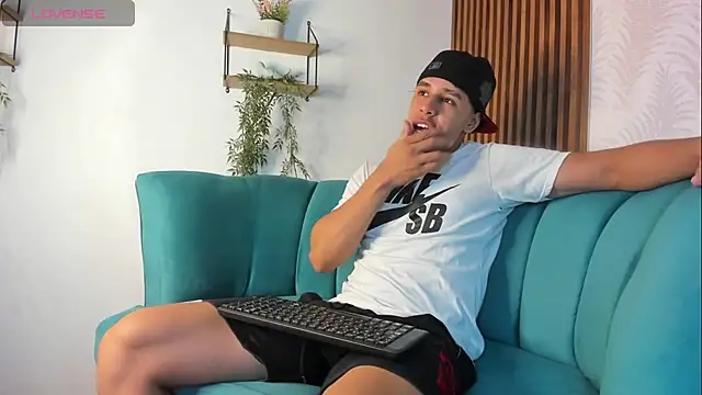 Adrian Volt online show from 12.20.25