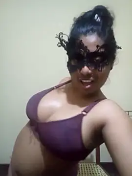 Expose Queen online show from 03.04.26