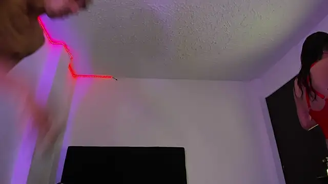 Snapshot of DerryAndIzzy chatting on 02.19.26 DerryAndIzzy online show from 02.19.26