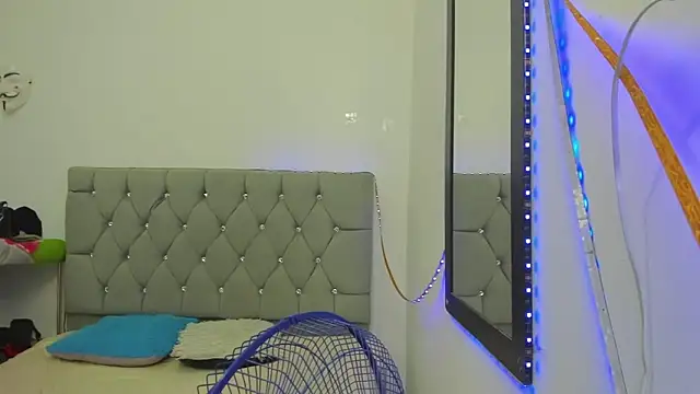 Sofi And Santy online show from 11.28.25