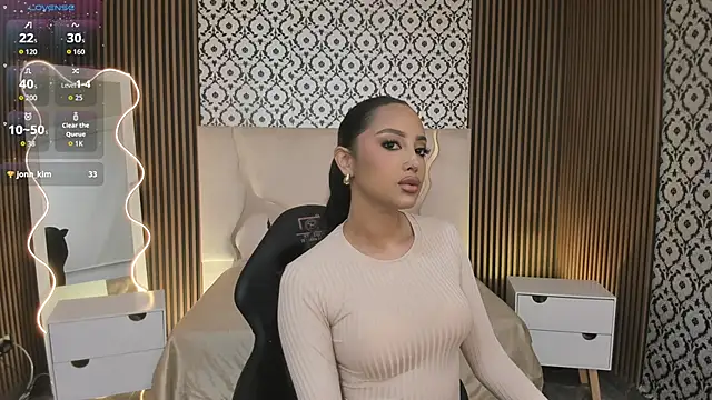 Snapshot of BEELLA_TAY1 chatting on 10.25.25 BEELLA TAY1 online show from 10.25.25