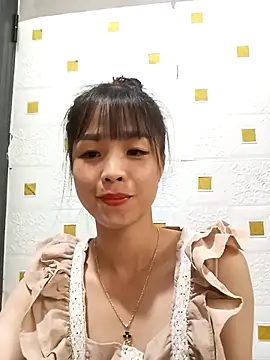 Snapshot of Su_symeo chatting on 10.23.25 Su symeo online show from 10.23.25