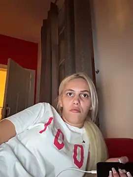 Snapshot of Andreea-Tina01A chatting on 10.13.25 Andreea-Tina01A online show from 10.13.25