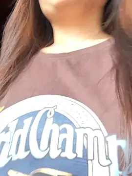 Snapshot of Maymay__ chatting on 11.15.25 Maymay online show from 11.15.25