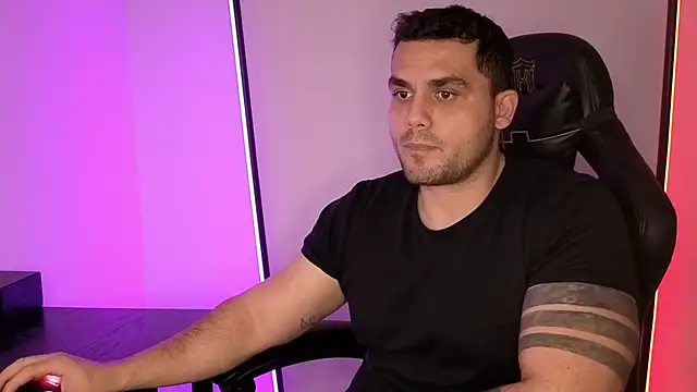 Snapshot of Danielbateson chatting on 01.08.26 Danielbateson online show from 01.08.26