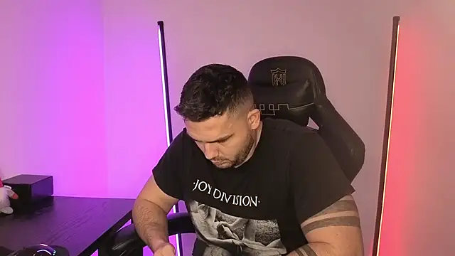 Snapshot of Danielbateson chatting on 01.14.26 Danielbateson online show from 01.14.26