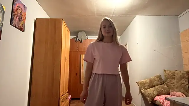 Snapshot of TeresaGrigg chatting on 10.11.25 TeresaGrigg online show from 10.11.25