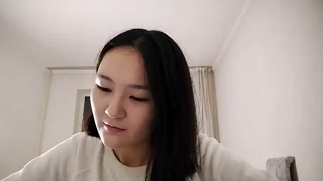 Lyndasilk online show from 10.21.25