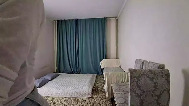 Lyndasilk online show from 04.12.26