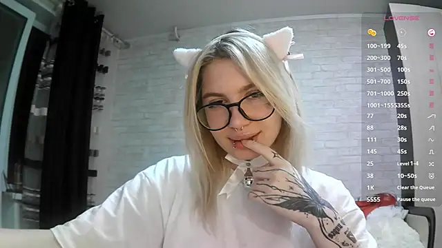 Snapshot of AmeeDelmonace chatting on 10.13.25 AmeeDelmonace online show from 10.13.25