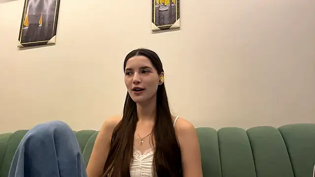 Snapshot of AlessiaChen chatting on 10.19.25 AlessiaChen online show from 10.19.25