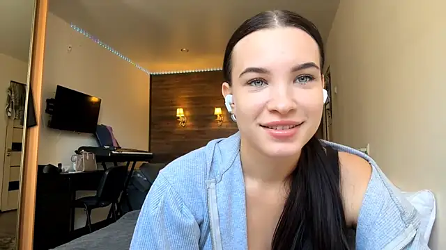Tonnievi online show from 10.13.25