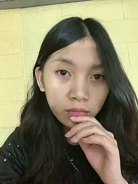 linh-lan1 online show from 10.18.25