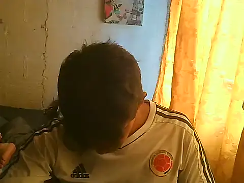 Snapshot of horny_latin_couple1 chatting on 10.16.25 horny latin couple1 online show from 10.16.25