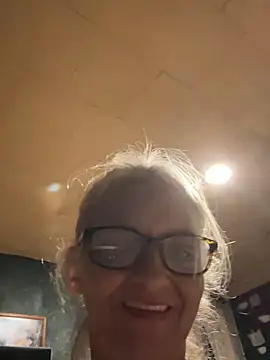 Snapshot of Mananddan chatting on 10.13.25 Mananddan online show from 10.13.25