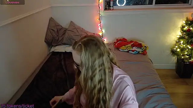 Snapshot of Pattyworld69 chatting on 12.19.25 Pattyworld69 online show from 12.19.25