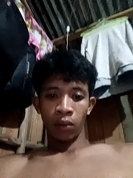 Snapshot of Edrial- chatting on 11.07.25 Edrial- online show from 11.07.25