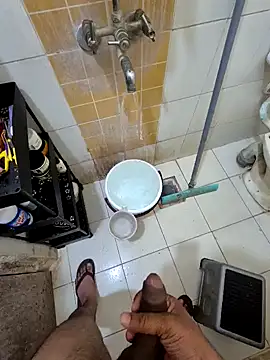 Snapshot of crawlerdrill chatting on 10.27.25 crawlerdrill online show from 10.27.25