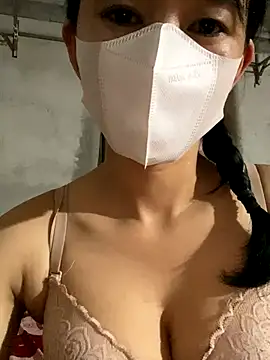 Snapshot of TranOanh999 chatting on 10.27.25 TranOanh999 online show from 10.27.25