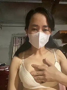 Snapshot of TranOanh999 chatting on 10.28.25 TranOanh999 online show from 10.28.25