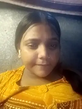 Snapshot of Hot-ranisa chatting on 10.13.25 Hot-ranisa online show from 10.13.25