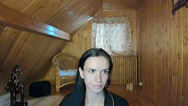 Snapshot of EvelynVox chatting on 11.04.25 EvelynVox online show from 11.04.25