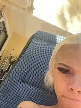 itspinkkk online show from 10.14.25