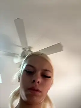 itspinkkk online show from 10.15.25