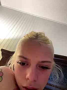 itspinkkk online show from 10.18.25