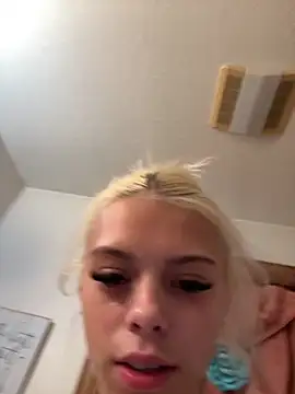 itspinkkk online show from 10.26.25