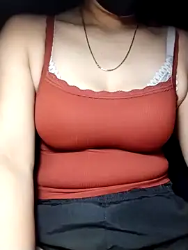 YiyinLy online show from 10.20.25