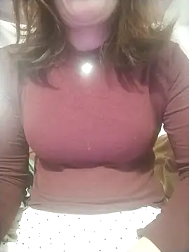 YiyinLy online show from 11.28.25