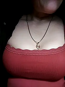 YiyinLy online show from 12.20.25