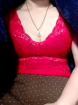 YiyinLy online show from 01.09.26