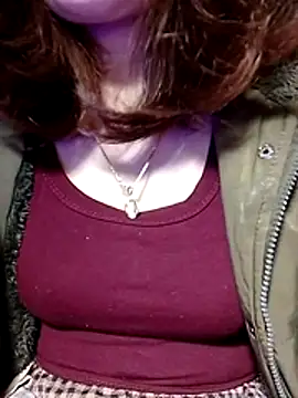 YiyinLy online show from 01.11.26