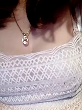 YiyinLy online show from 02.04.26