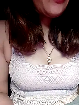 YiyinLy online show from 02.14.26