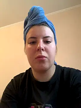 Snapshot of MiraCastellon chatting on 10.18.25 MiraCastellon online show from 10.18.25